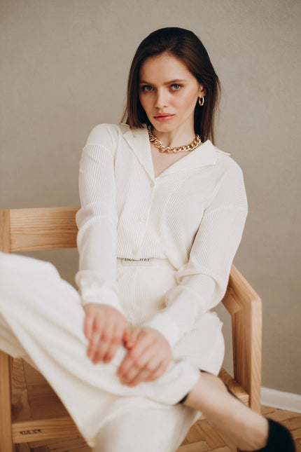 BÚDZIKO | AMELIA BLACK PLEATED SHIRT