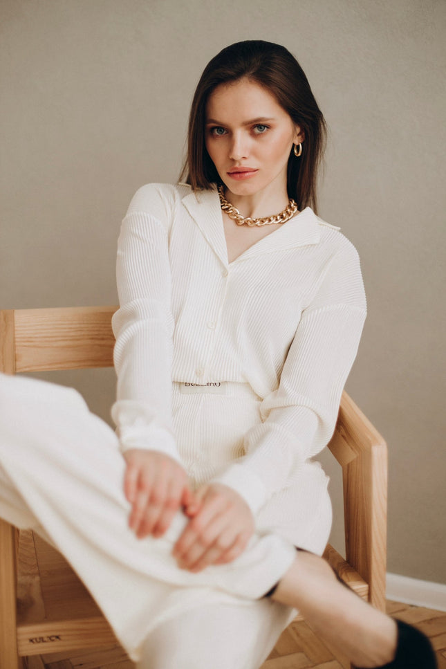 BÚDZIKO | AMELIA BLACK PLEATED SHIRT