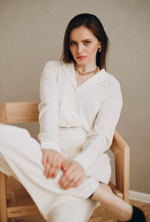 BÚDZIKO | AMELIA BLACK PLEATED SHIRT