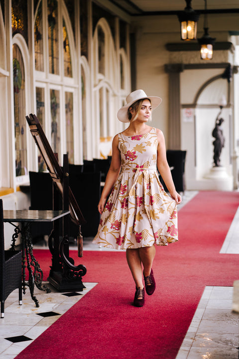 Violet Fish I Sukienka midi Isabella - Mystery Gardenia Sand