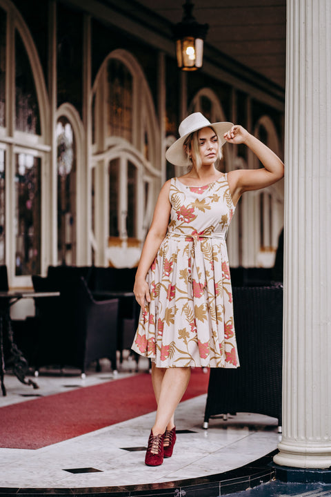 Violet Fish I Sukienka midi Isabella - Mystery Gardenia Sand