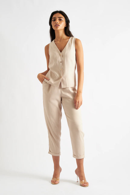 Jakson Sustainable Satin Back Crepe Waistcoat - Camel - Detail 2