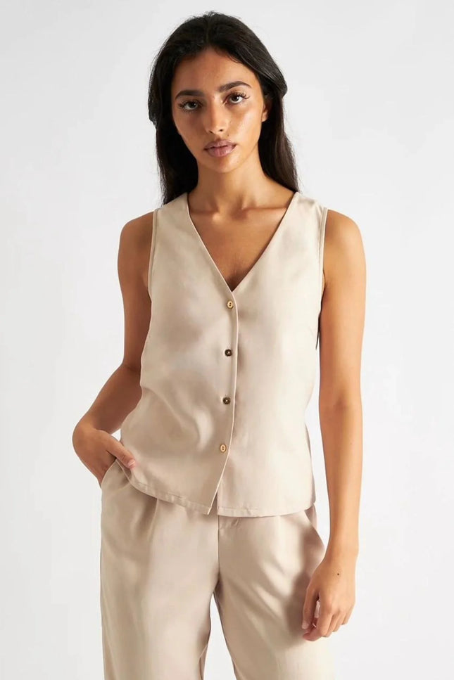 Jakson Sustainable Satin Back Crepe Waistcoat - Camel - Front