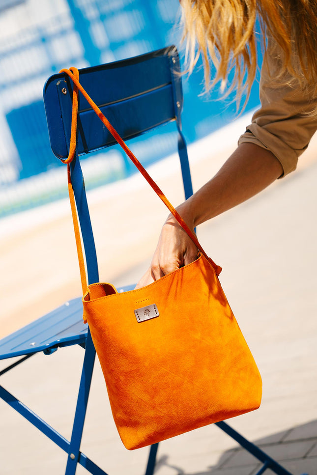 bolso klamath color naranja oxido piel de ante modelo fuerteventura 2