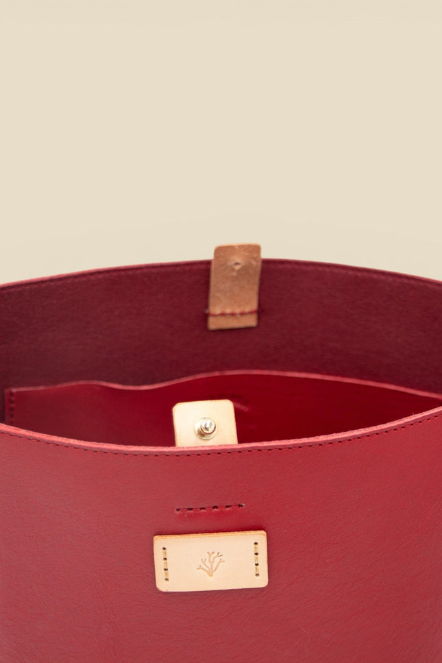 bolso de piel klamath rojo foto estudio abierto