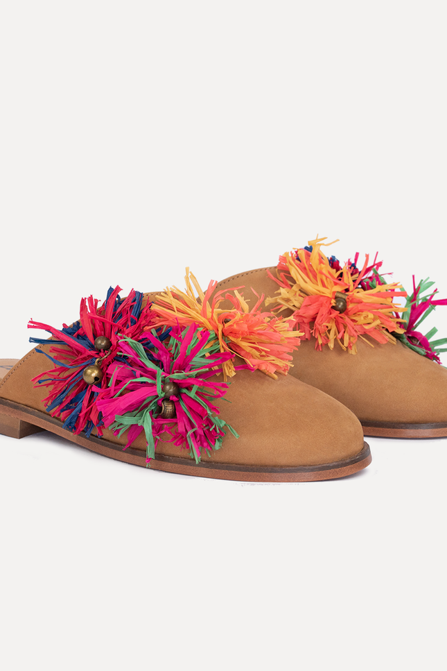 Entrudo | Lalim Slippers with raffia flowers
