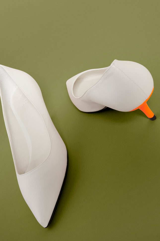 O2 Monde | Lois Heels white velvet