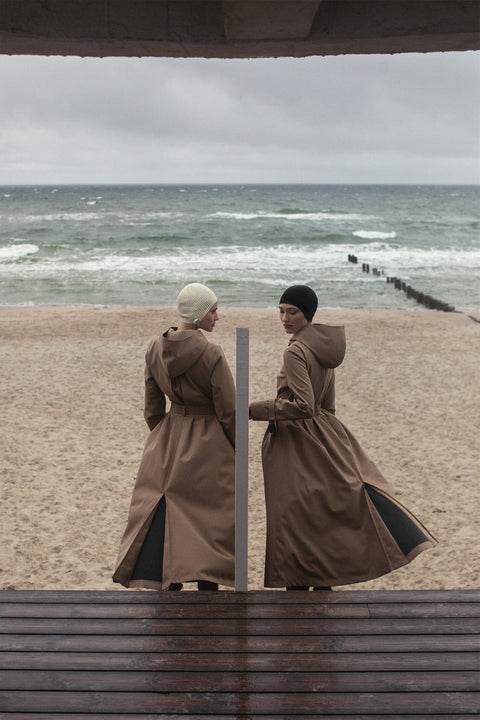 Ducktail Rainwear I SAND ICONIC RAINCOAT - recycled materials