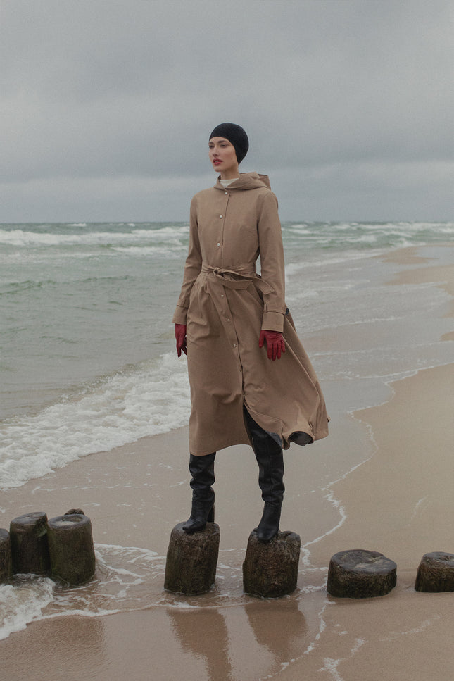 Ducktail Rainwear I SAND ICONIC RAINCOAT - recycled materials