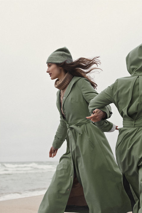 Ducktail Rainwear I OLIVE ICONIC RAINCOAT - recycled materials