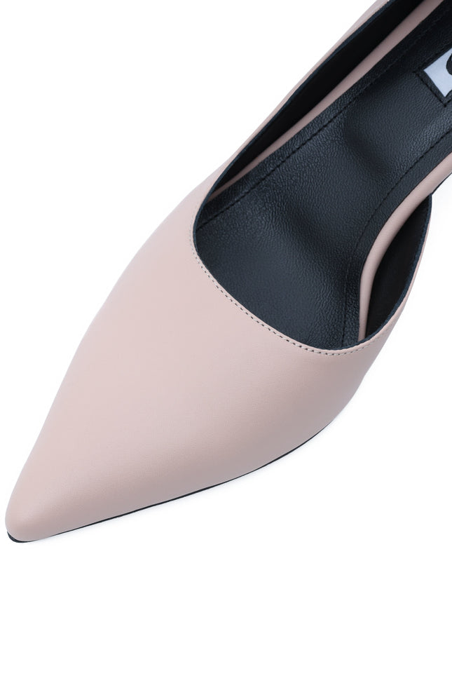 Close-up of MAD stilettos mini 5 cm, premium leather and pointed toe.