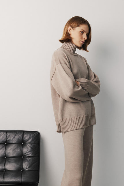 Women's minimalist cream merino sweater