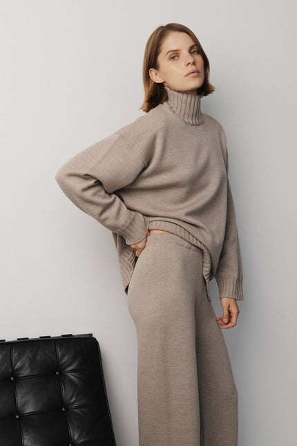 Beige high waisted merino wool trousers