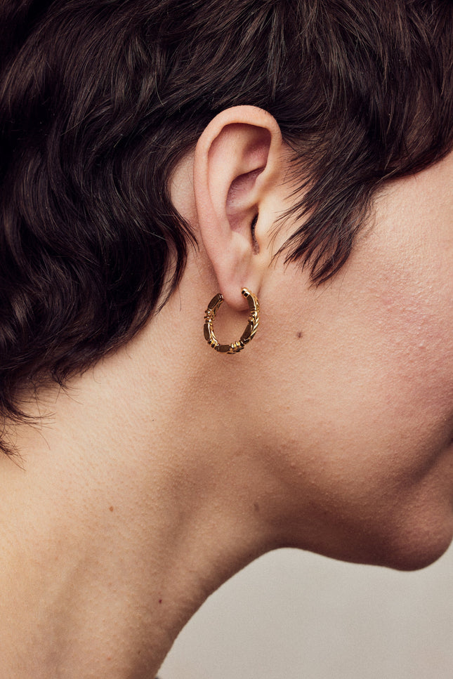 Après Youth I Firework Medium Gold Hoops