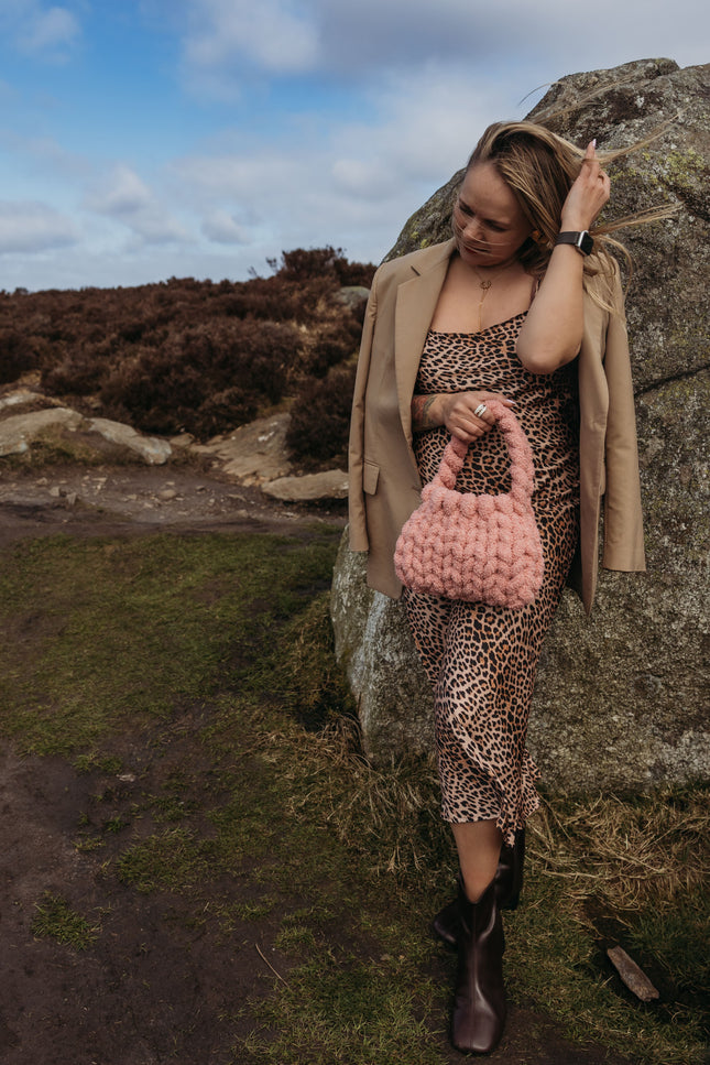 velvet handbag, chunky velvet bag, statement handbag, designer velvet bag, luxury soft bag, handmade velvet bag, unique fashion bag, trendy soft bag, machine washable handbag, elegant evening bag, soft chunky velvet handbag for everyday wear, handmade statement bag with a long handle, luxury machine washable bag for special occasions, unique velvet crossbody bag for women, fashion-forward plush bag with scarf, sponge cake bag, mini sponge cake bag
