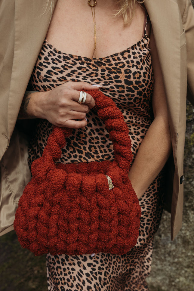 velvet handbag, chunky velvet bag, statement handbag, designer velvet bag, luxury soft bag, handmade velvet bag, unique fashion bag, trendy soft bag, machine washable handbag, elegant evening bag, soft chunky velvet handbag for everyday wear, handmade statement bag with a long handle, luxury machine washable bag for special occasions, unique velvet crossbody bag for women, fashion-forward plush bag with scarf, sponge cake bag, mini sponge cake bag