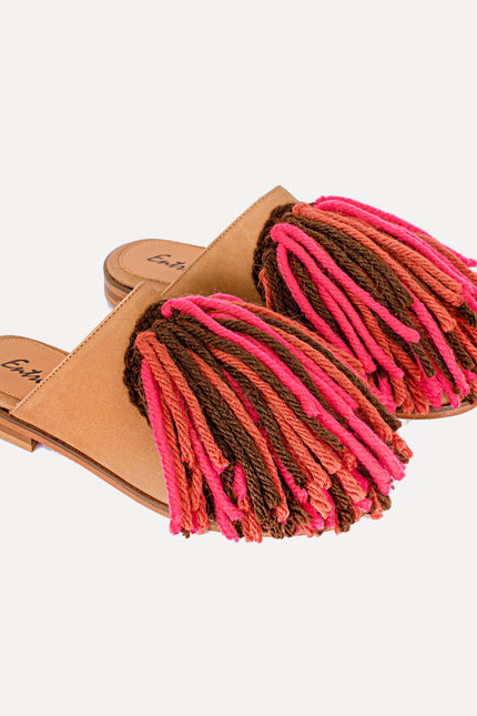 Entrudo | Burgas Slippers with wool fringes pink