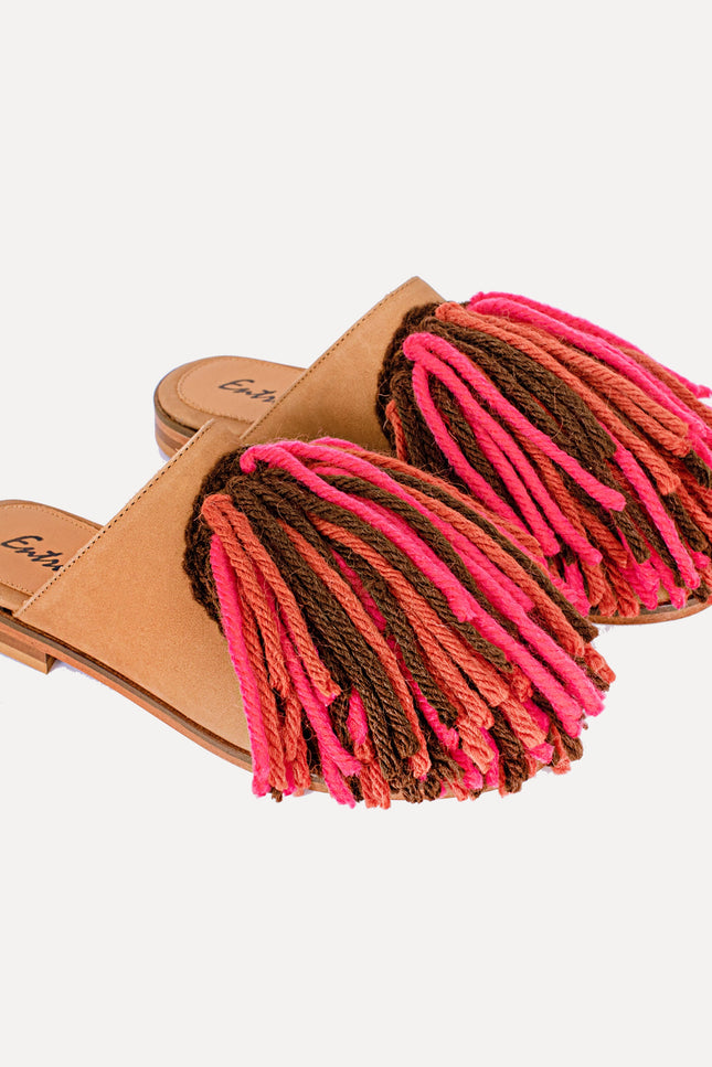 Entrudo | Burgas Slippers with wool fringes pink