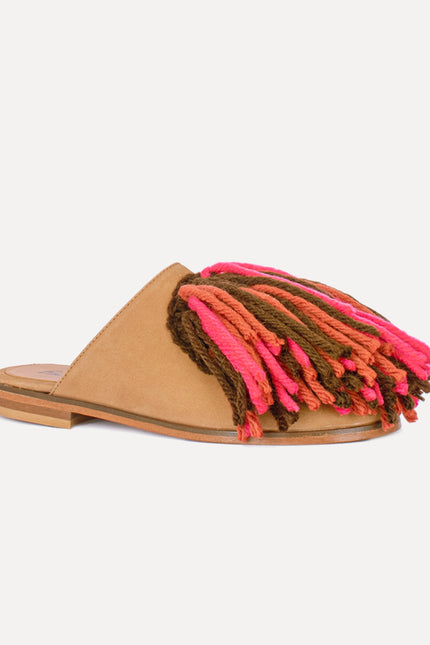 Entrudo | Burgas Slippers with wool fringes pink