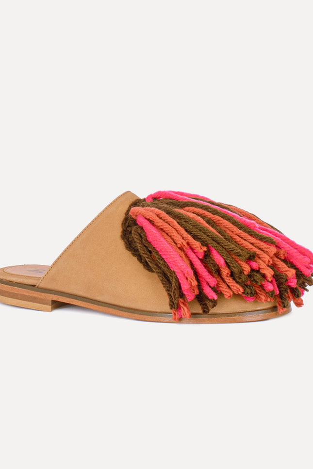 Entrudo | Burgas Slippers with wool fringes pink