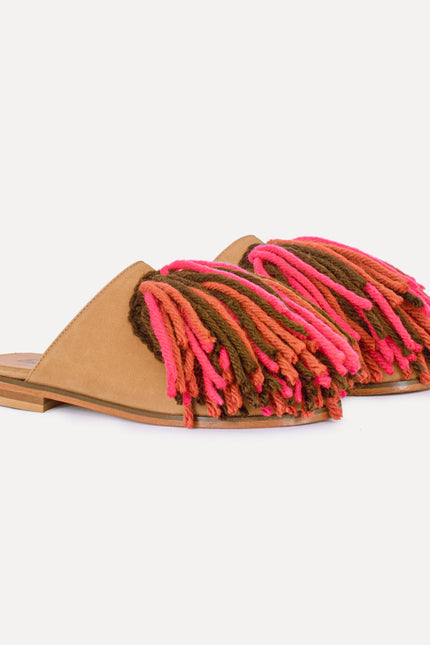 Entrudo | Burgas Slippers with wool fringes pink