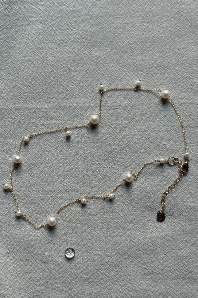 Pas de Marque | Gold-filled freshwater pearl necklace Constellation