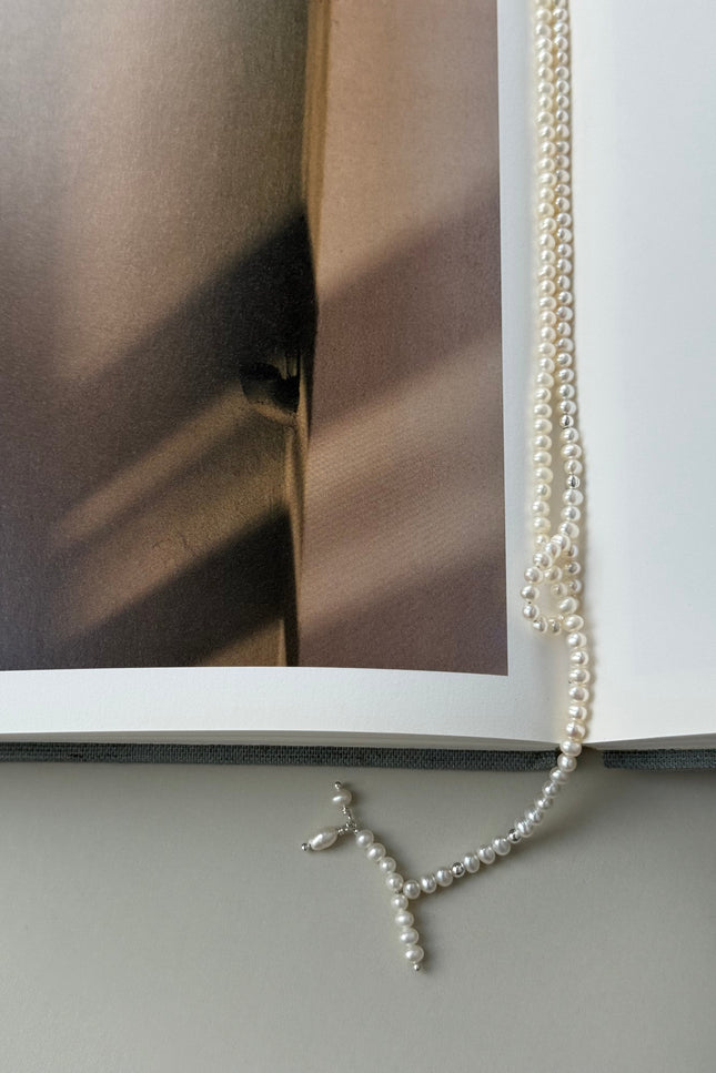 Pas de Marque | Freshwater pearl necklace Lasso