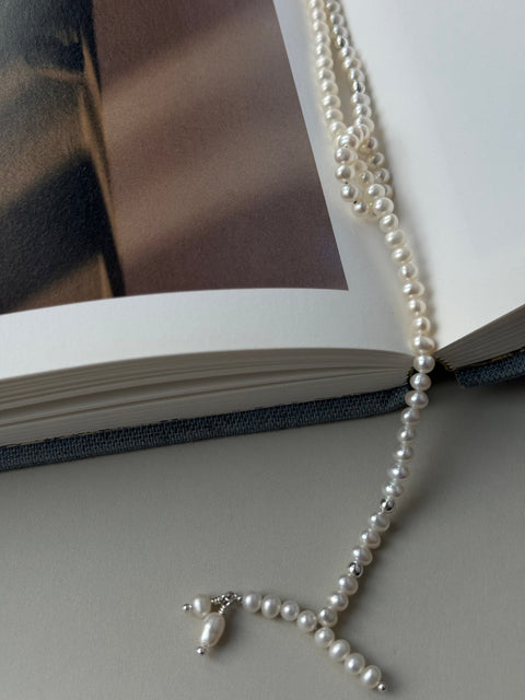 Pas de Marque | Freshwater pearl necklace Lasso