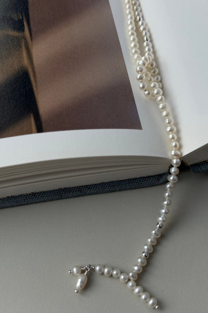 Pas de Marque | Freshwater pearl necklace Lasso