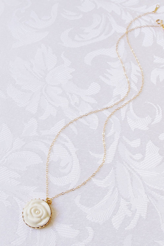 Poporcelain | Rose with Pearl Pendant Necklace