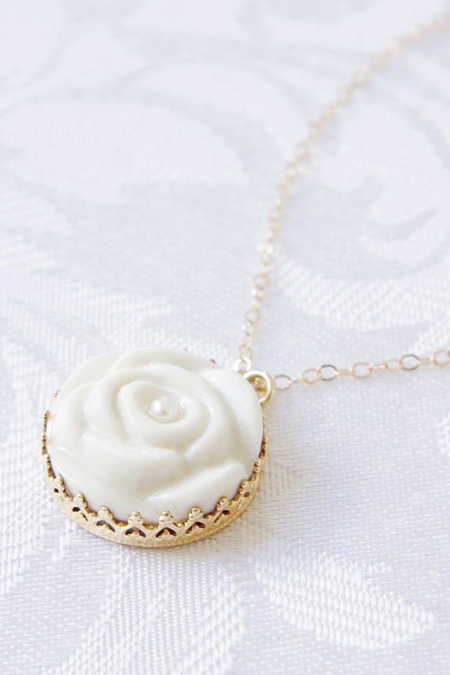 Poporcelain | Rose with Pearl Pendant Necklace