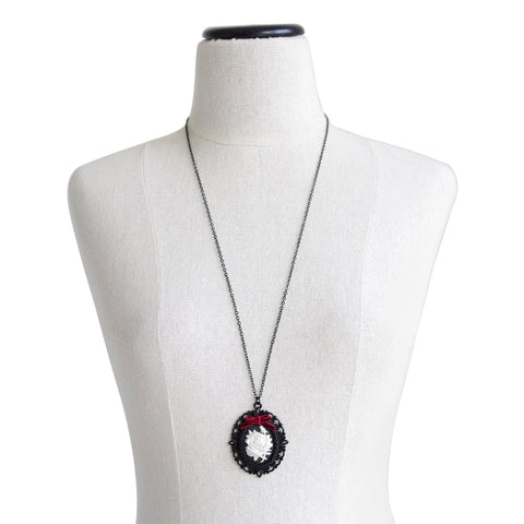 Poporcelain | Dark Romance Rose Cameo Pendant Necklace