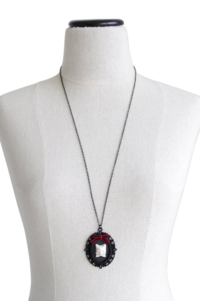 Poporcelain | Dark Romance Cat Cameo Necklace