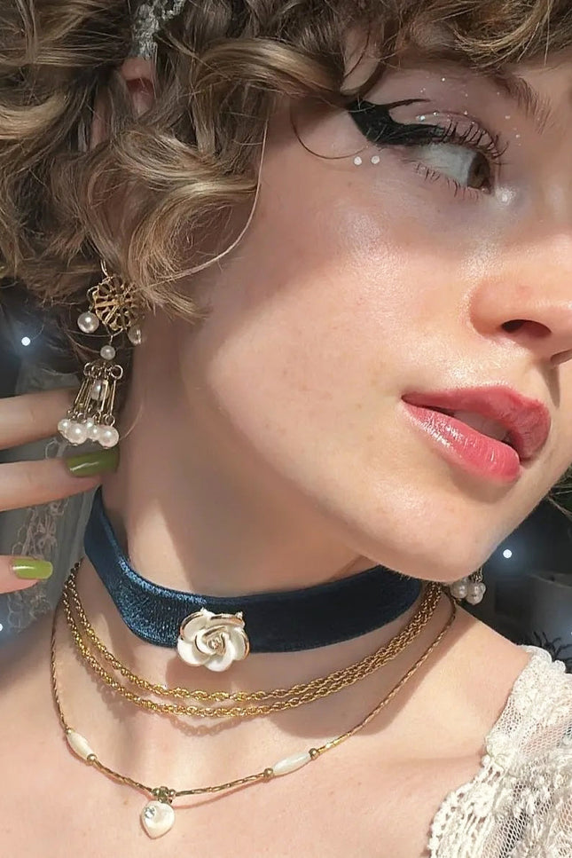 Poporcelain | White Cloud Rose Navy Velvet Choker