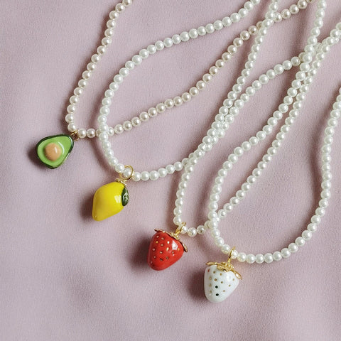 Poporcelain | Naszyjnik perłowy Swarovskiego z białą truskawką