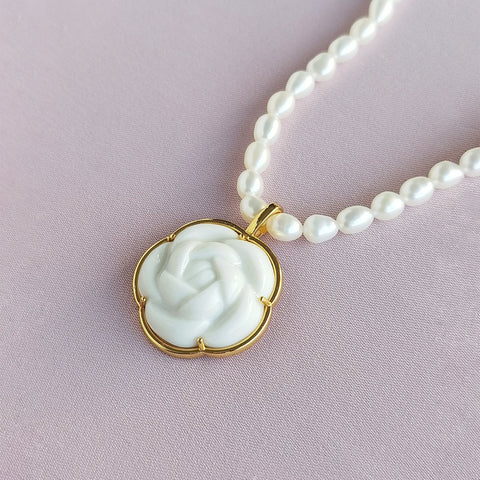 Poporcelain | Porcelana Naszyjnik z pereł kamelii