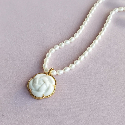 Poporcelain | Porcelana Naszyjnik z pereł kamelii