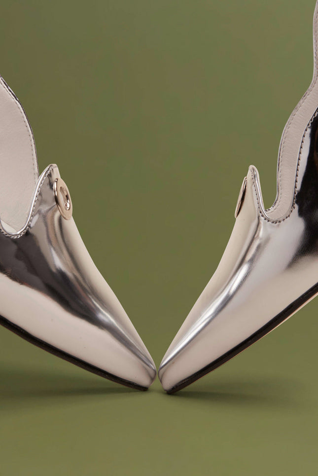 O2 Monde | Nakabuye Pumps metallic silver