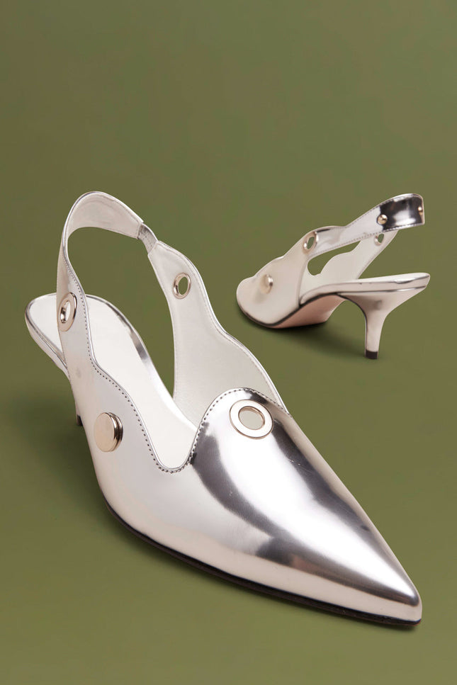 O2 Monde | Nakabuye Pumps metallic silver