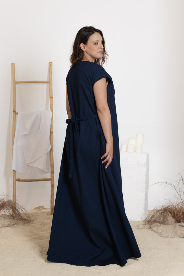 Side view of maxi linen dress 