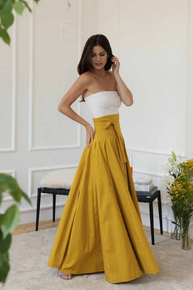 Side view of maxi cotton yellow skirt