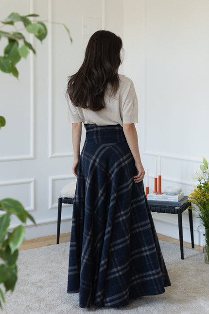 Back view of maxi wool skirt