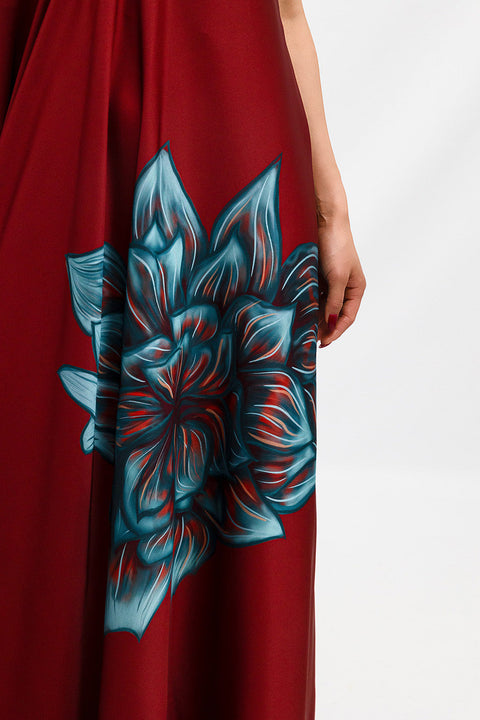 Janara Jones | Sukienka maxi z nadrukiem róż w kolorze wina i błękitu