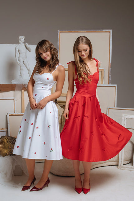 RainSisters | Sukienka rozkloszowana w kolorze czerwonym | Małe czerwone kokardki