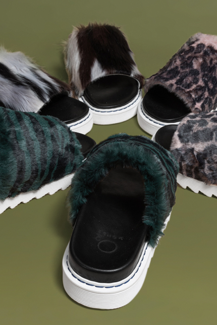 O2 Monde | Flora Flip Flops black fur