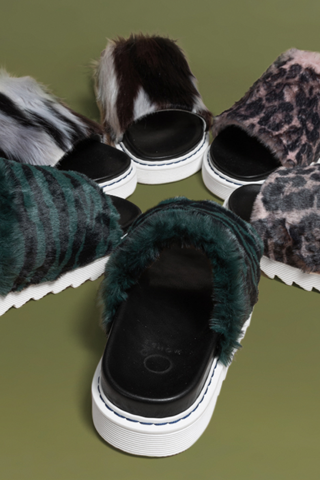 O2 Monde | Flora Flip Flops black fur