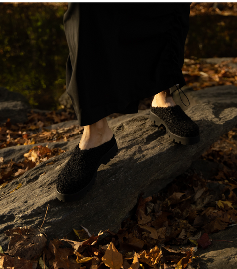 O2 Monde | Hebo Slippers black shearling