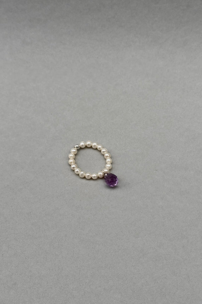 Pas de Marque | Freshwater pearl amethyst ring Reine