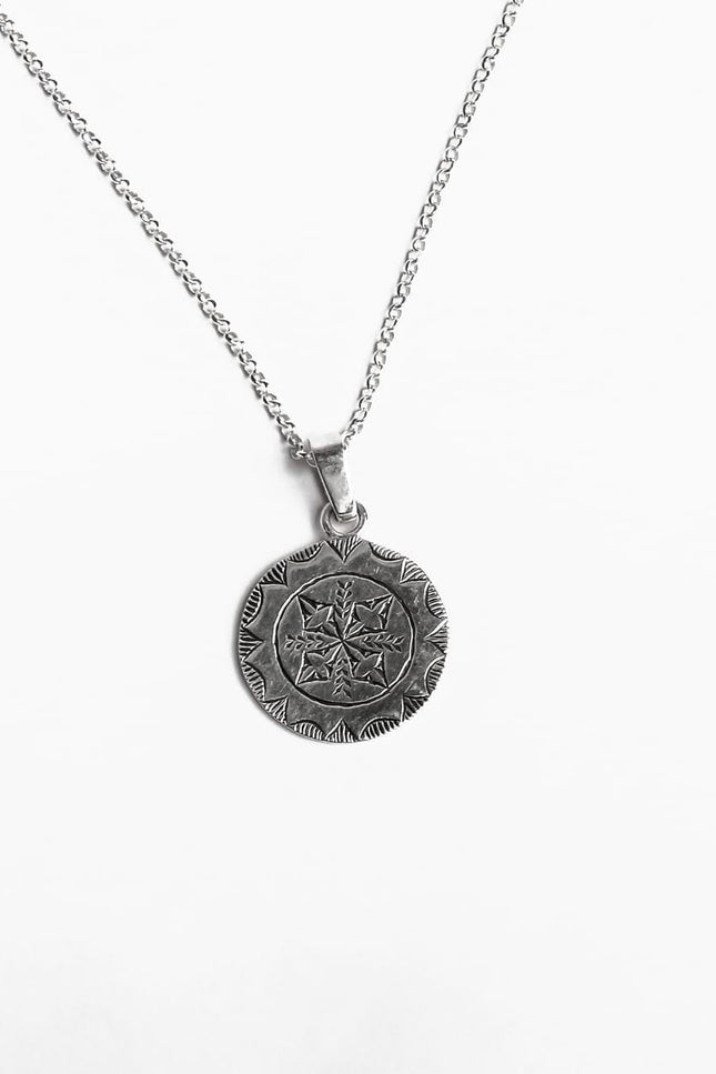 Yelli Jewels | Amazing Double Rosettes Pendant Necklace