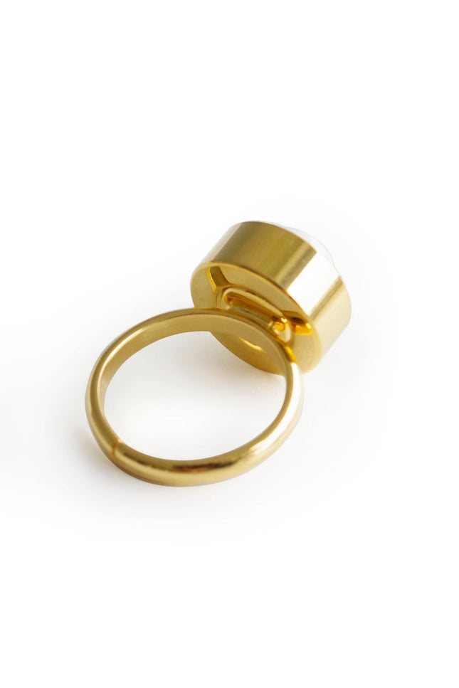 Poporcelain | Rose with Pearl Ring